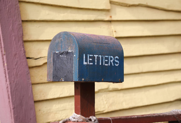 Starý rezavý poštovní schránka - Fotografie, Obrázek