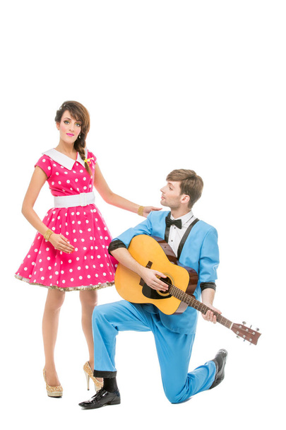 женщина в платье и мужчина в костюме
 - Фото, изображение
