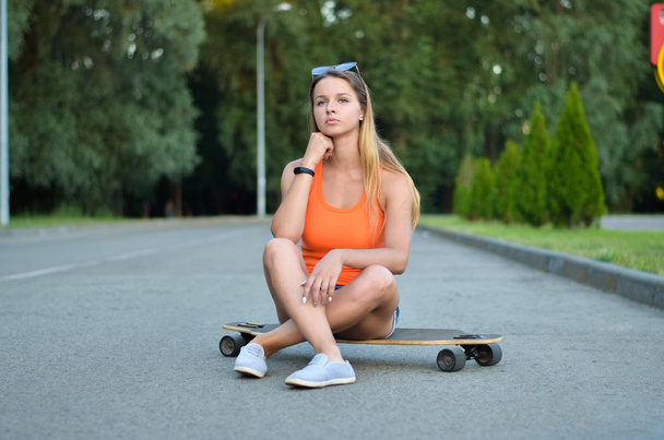 Girl on skateboard - Photo, Image