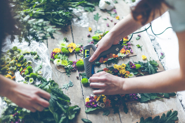 Florist making flower decoration - Фото, изображение
