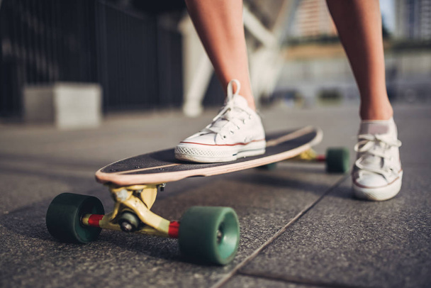 Female teenager skateboarding - Foto, imagen