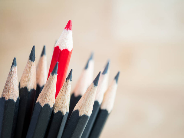Олівець червоного кольору стоїть на чорному олівці 2
 - Фото, зображення