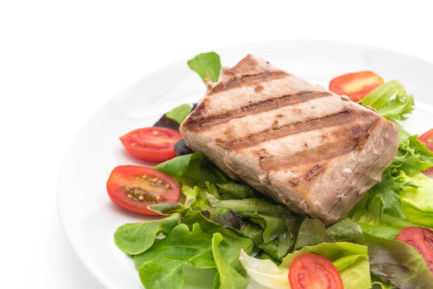 tuna steak with salad - Φωτογραφία, εικόνα