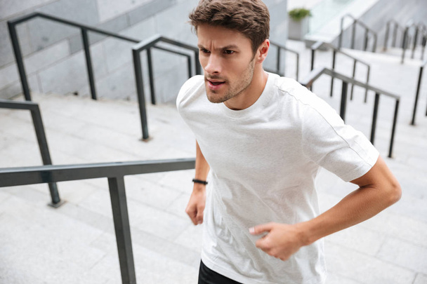 Close up of a healthy male runner in sport clothes - Foto, Bild