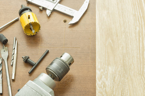 Werkzeuge zum Bohren von Löchern in Holz und Metall - Foto, Bild