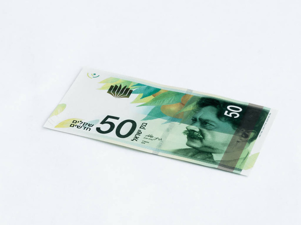 Novo tipo de nota no valor de 50 shekels israelitas isolados a uma só hora
 - Foto, Imagem