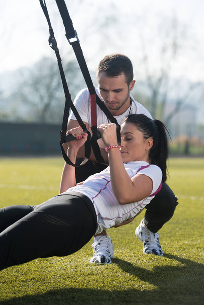 Sports Couple Training With Trx Fitness Straps - Foto, Imagen