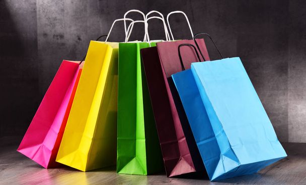 Composição com sacos de compras de papel coloridos - Foto, Imagem