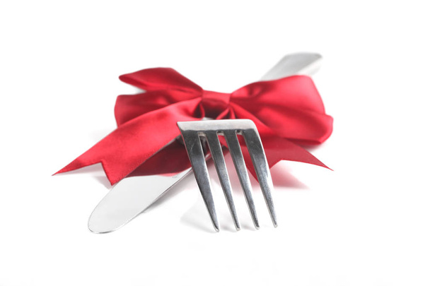 Fork and knife with christmas ribbon, isolated on white, shallow - Fotoğraf, Görsel