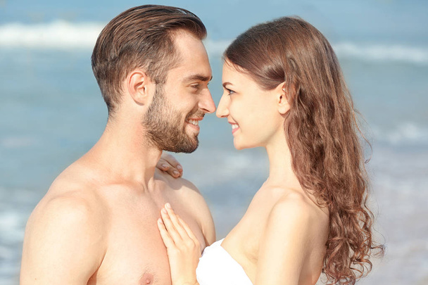 Beautiful young couple at sea resort - Foto, immagini