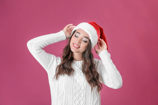 Pretty emotional lady in Christmas hat   - Foto, imagen