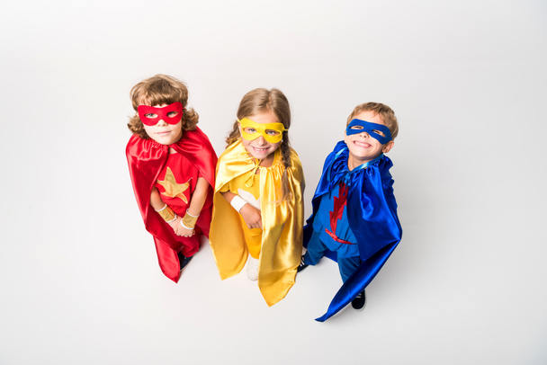 Enfants en costumes de super-héros
 - Photo, image