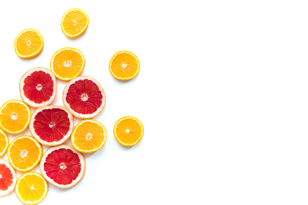 gesneden sinaasappel- en grapefruitsap - Foto, afbeelding