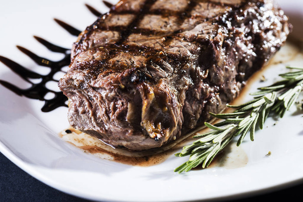 Grilled beef steak - Foto, Imagen