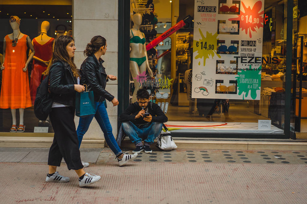 incidental people walking on alley - Fotografie, Obrázek