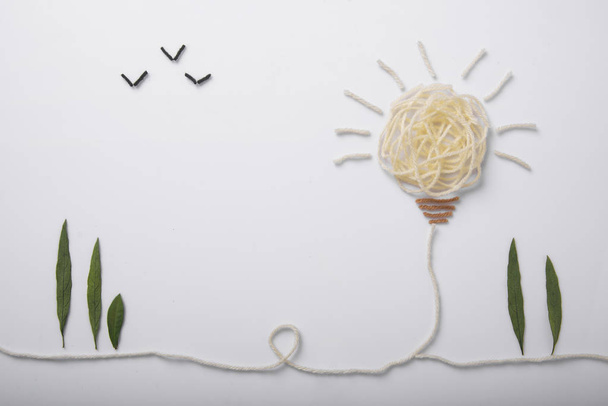 yarn light bulb, concept of new ideas with innovation  - Фото, зображення