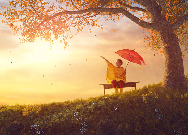 child with red umbrella - Foto, Bild