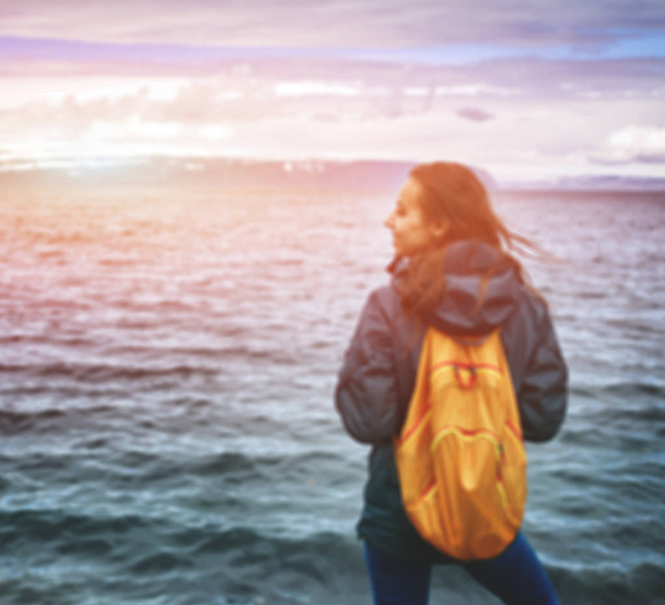 Cheerful traveler on background of sea - Valokuva, kuva