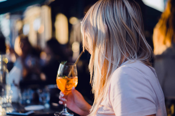 woman drinking cocktail - Photo, Image