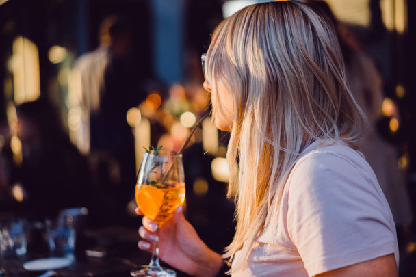 woman drinking cocktail - Фото, изображение
