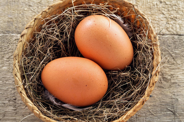 Un par de huevos de pollo
 - Foto, imagen