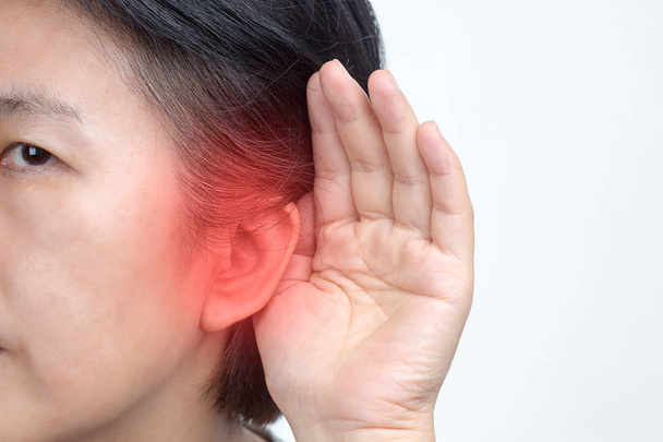 Personas mayores pérdida de audición, Dificultad para oír
 - Foto, Imagen