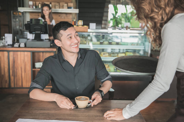 customer get his coffee - Фото, изображение