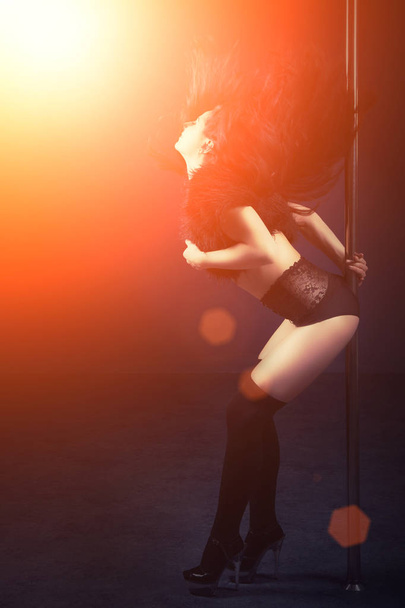 woman performing pole dance - Фото, изображение