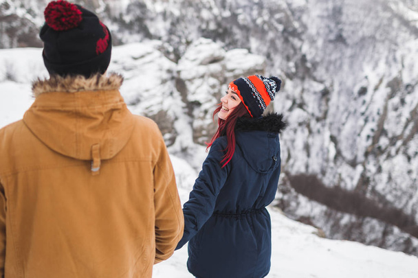 Couple in winter mountains - Fotoğraf, Görsel