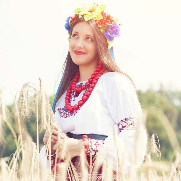 nemzeti ukrán ruhában, nő - Fotó, kép