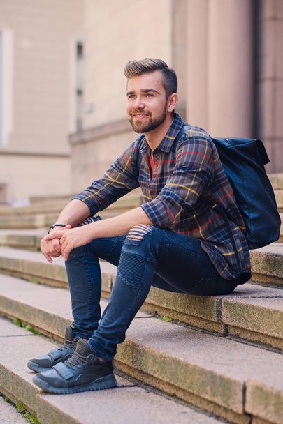 Masculino de jeans e camisa de lã
  - Foto, Imagem