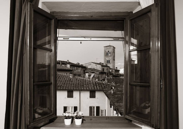 Lucca ablak nézet Alkonyat - Fotó, kép