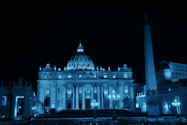 St Peters Basilica's nachts - Foto, afbeelding