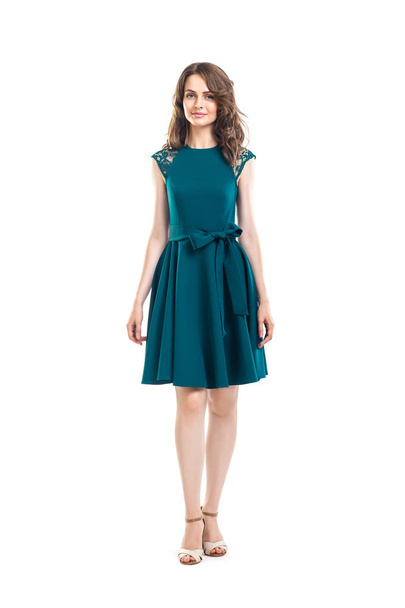 Full length portrait of young beautiful woman in green dress - Foto, afbeelding