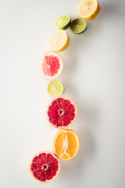 柑橘系の果物をスライス - 写真・画像