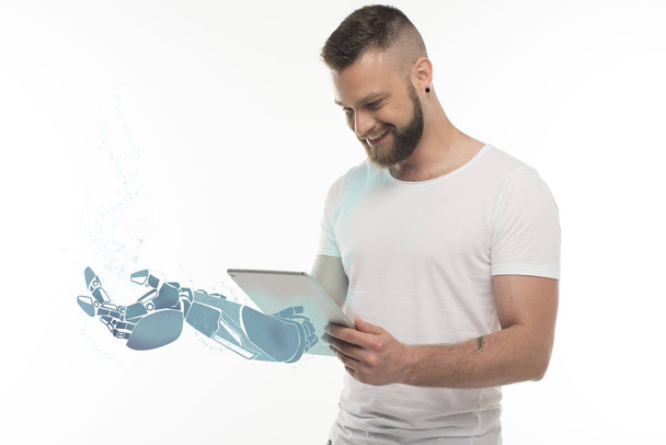 человек с виртуальной рукой
 - Фото, изображение