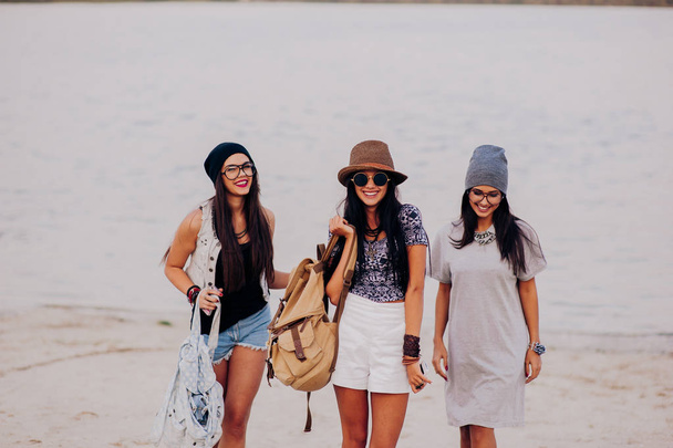 stylish women on the beach - Foto, Imagen