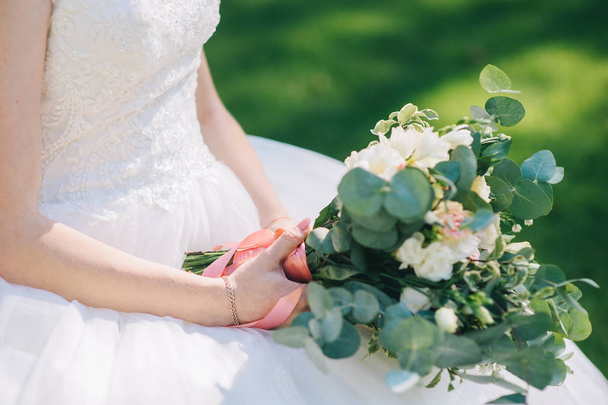 wedding bouquet in hands - Фото, изображение