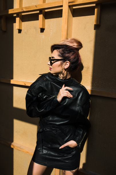 stylish girl in leather clothes - Fotoğraf, Görsel