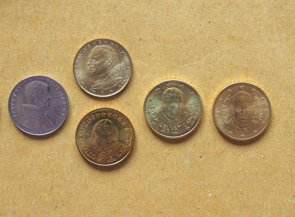 Vaticaan munten geld (Val en Eur), de munteenheid van Vaticaanstad, rekening houdend met het portret van verschillende pausen - Foto, afbeelding