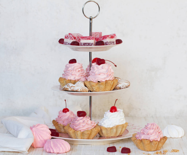 pink cakes on plate on white background - 写真・画像