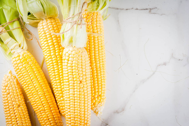 Raw fresh corn - Valokuva, kuva