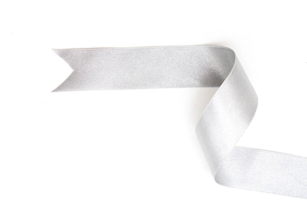 silver ribbon bow in bright silver white grey color isolated - Foto, Bild