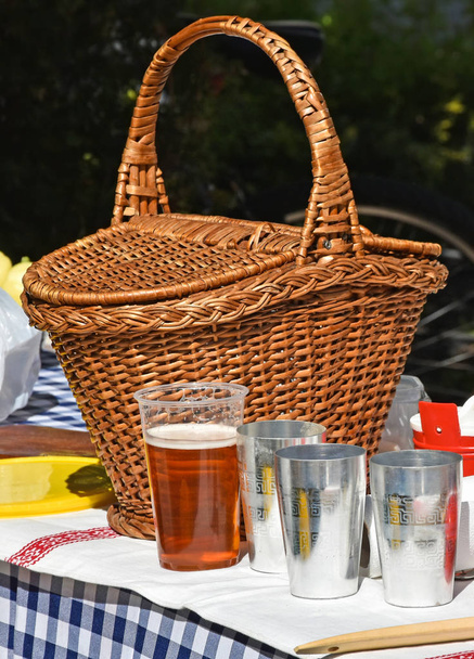 Shopping basket and glasses - Photo, Image