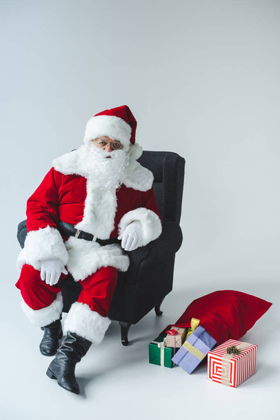 santa claus with gift boxes - Foto, imagen