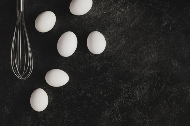yumurta ve yumurta çırpıcı - Fotoğraf, Görsel