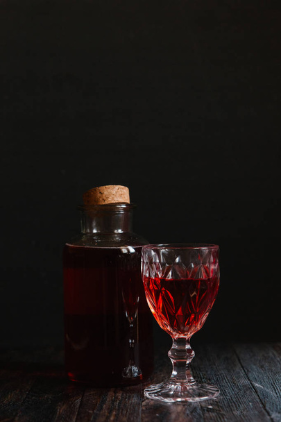 botella de vid roja
  - Foto, imagen