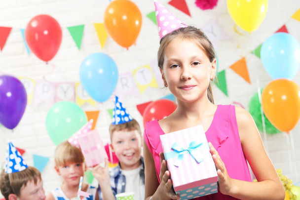 Szczęśliwy dla dzieci zabawy na urodziny - Zdjęcie, obraz