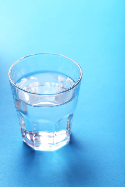 Glass with water on mint background  - Foto, Imagen