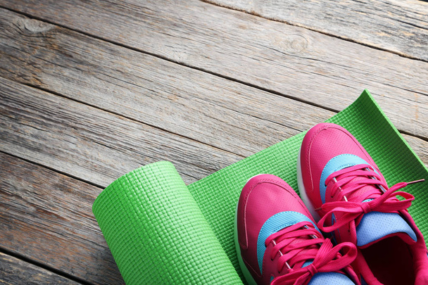 Pink sport shoes with fitness mat   - Foto, Imagem